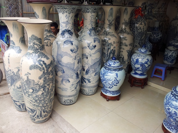 bat trang village hanoi vase